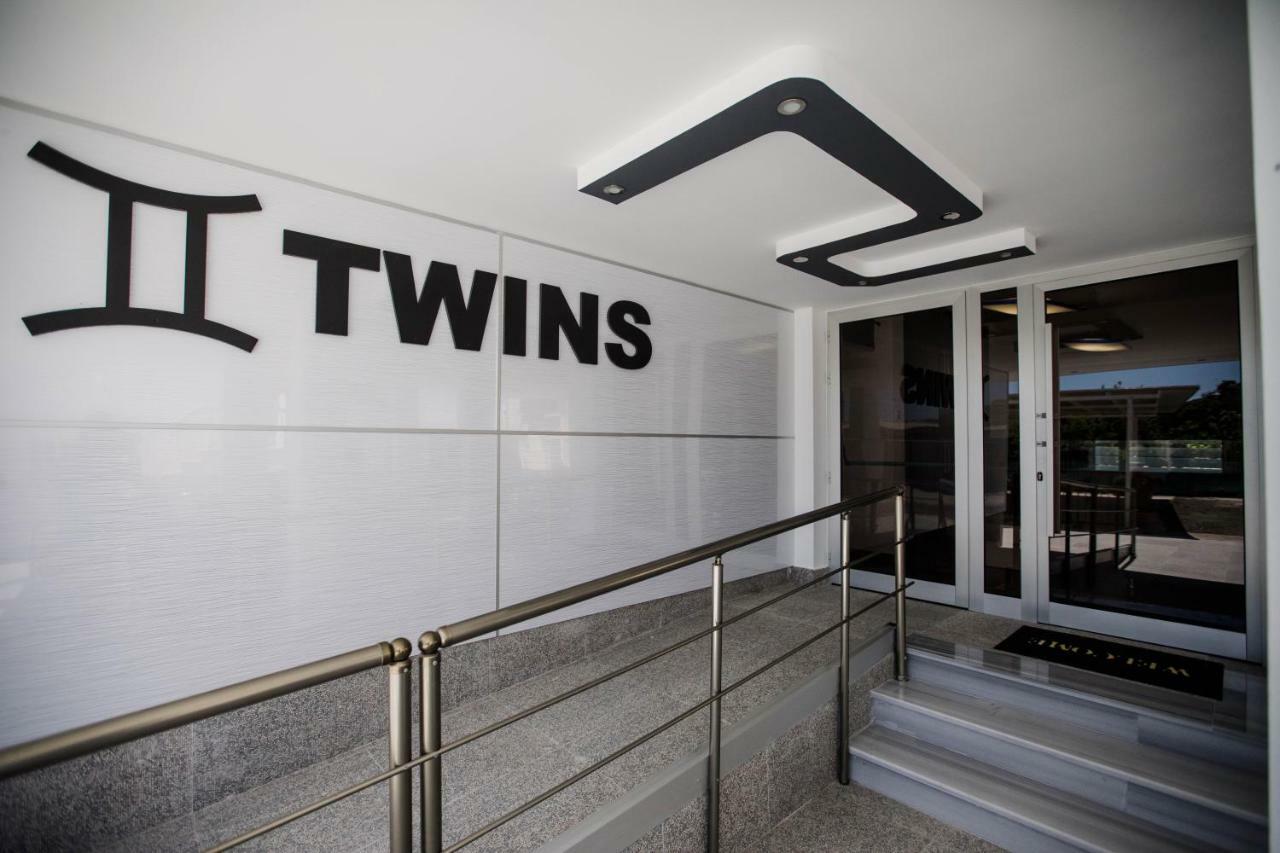 Twins Apartments Kato Pyrgos Exteriör bild